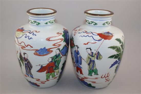 A pair of Chinese Wucai ovoid vases, Wanli marks, late 19th / early 20th century, 22cm